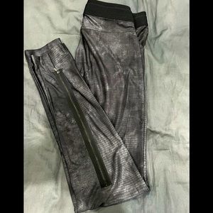 BCBGMAXAZRIA snake print legging